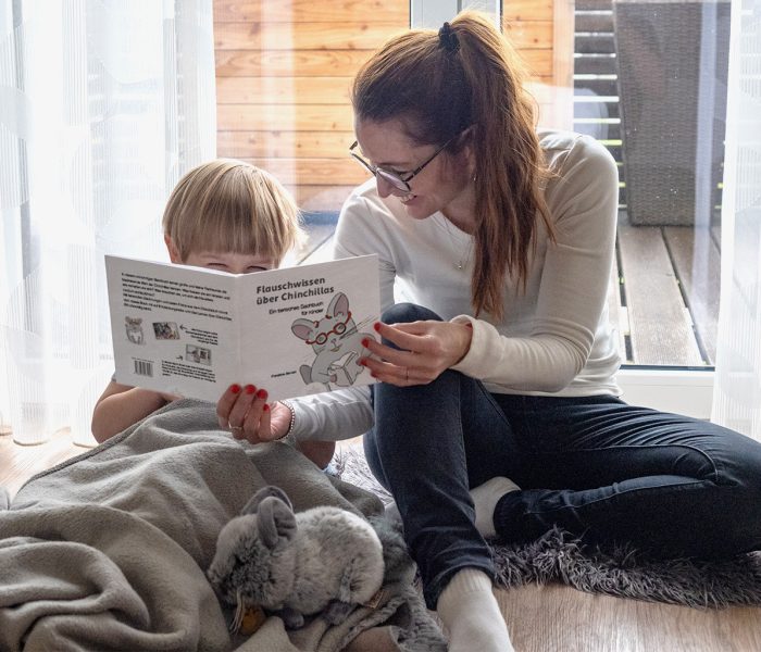 Chinchidorf-Chinchilla-Buch-Flauschwissen-ueber-Chinchillas-Franziska-Barnert-Person-Profibild-Kind